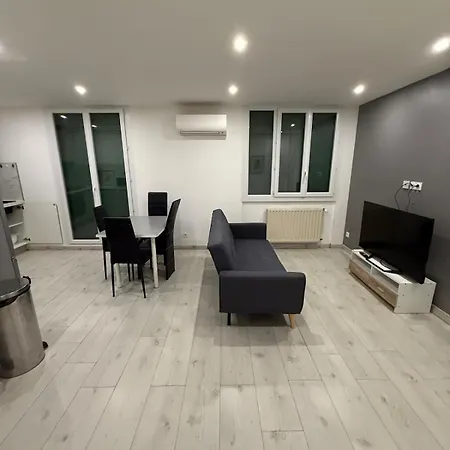 T4 Avec Parking Privee Et Balcon ! Lejlighed Nîmes