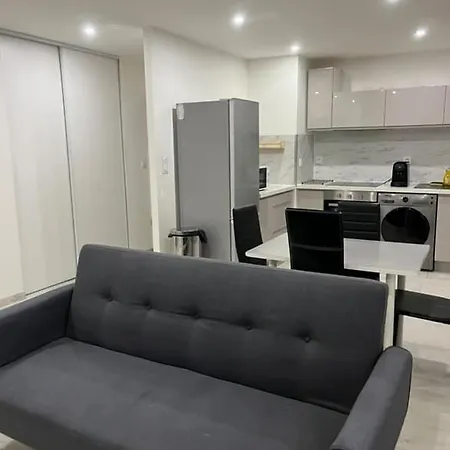 T4 Avec Parking Privee Et Balcon ! *