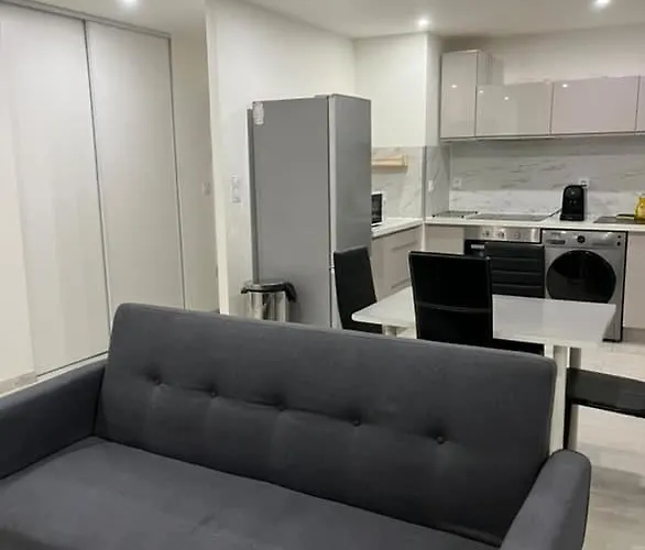 T4 Avec Parking Privee Et Balcon ! *